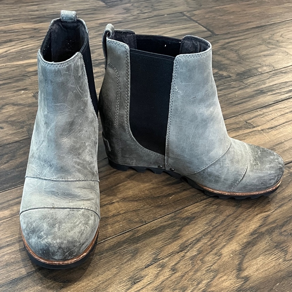 Sorel Lea Wedge Pull-On Gray Chelsea Booties Size 6.5